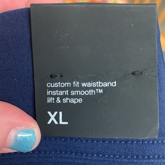 NWT Ricki’s Navy Capri Pants - Picture 3 of 12